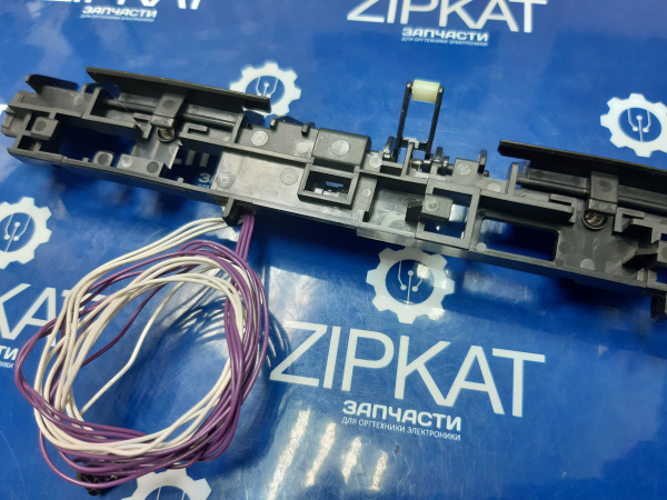 Деталь термоблока МФУ с рычагом HP M477 (1)