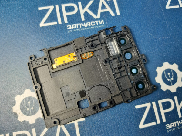 Деталь корпуса с платой и защитным стеклом для камеры смартфона Tecno Pouvoir 4 (2)