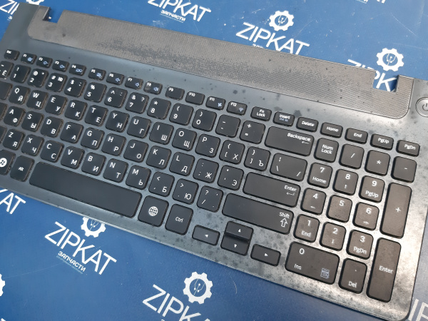 Оригинальная клавиатура в рамке для ноутбука Samsung NP355USX-901RU (2)