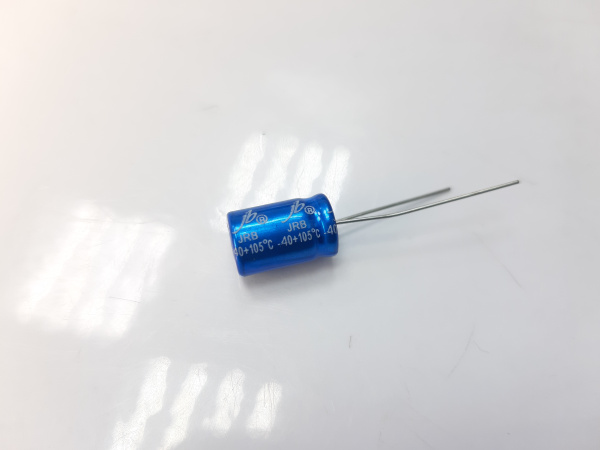 Конденсатор электролитический алюминиевый 220мкФ, 35v, 105°C (1)