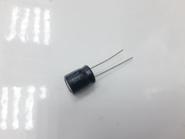 Конденсатор YAGEO 220мкФ 50V 105°  1.31см