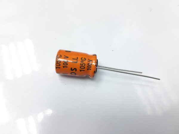 Конденсатор EPCOS 33мкФ 100V 105°  1,61см (1)