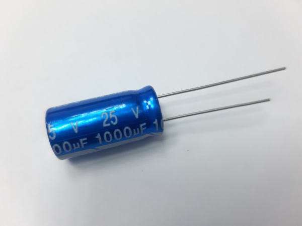 Конденсатор JRB 1000 мкФ 25V 105°  21см (1)