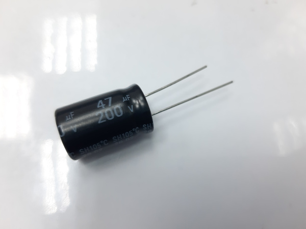 Конденсатор YAGEO 47мкФ 200V 105°  2,11,3см