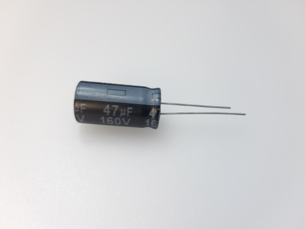 Конденсатор радиальный миниатюрный YAGEO 47мкФ 160V 105°  2,41,2см (2)