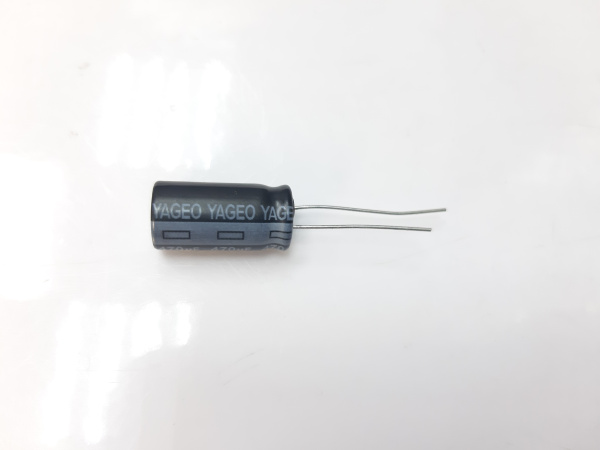 Конденсатор YAGEO 470 мкФ 50V 105°  21см (2)