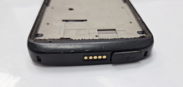 Средняя часть рамки дисплея терминала M3 MOBILE SL20 HO6-21-08 (3)