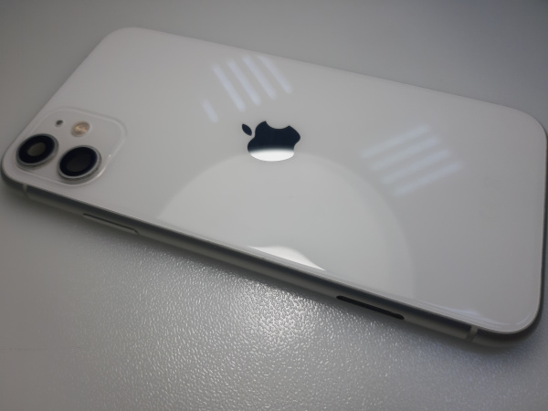 Оригинальная белая задняя крышка для Apple iPhone 11 (1)