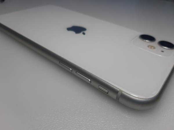 Оригинальная белая задняя крышка для Apple iPhone 11 (4)